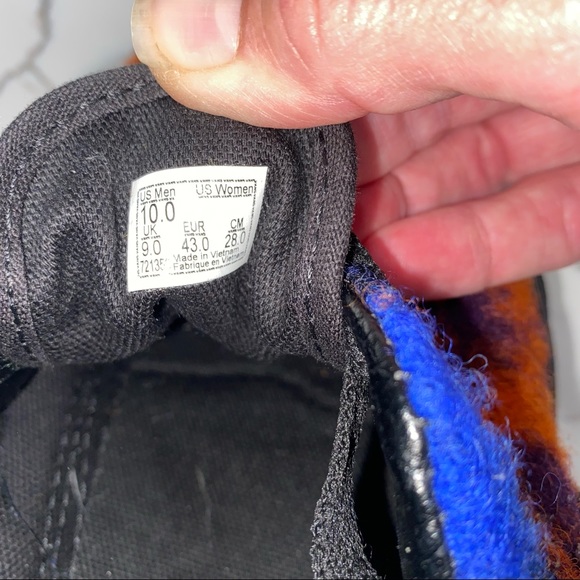 New Vans, these are a sample and they are rare, furry all over super cool! - Picture 6 of 7